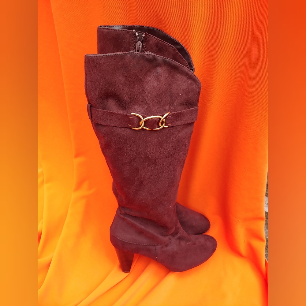 ✨ Luxurious, Low Heel✨Predictions Brown Faux Suede Stacked Heel Boots 8M